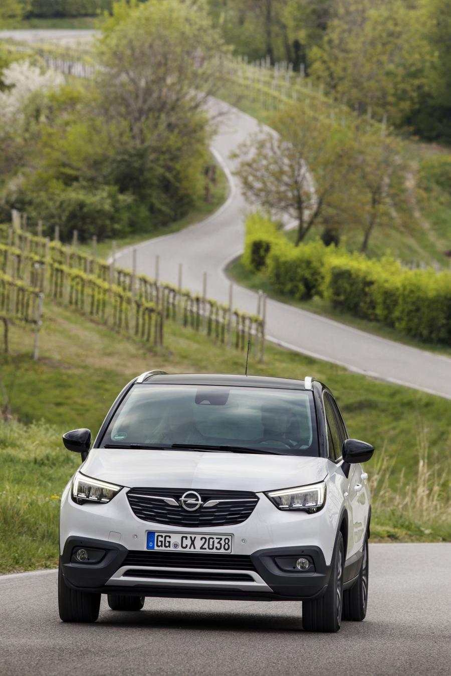  Opel Crossland X Turbo D 2017 года  (фото 8 из 12)